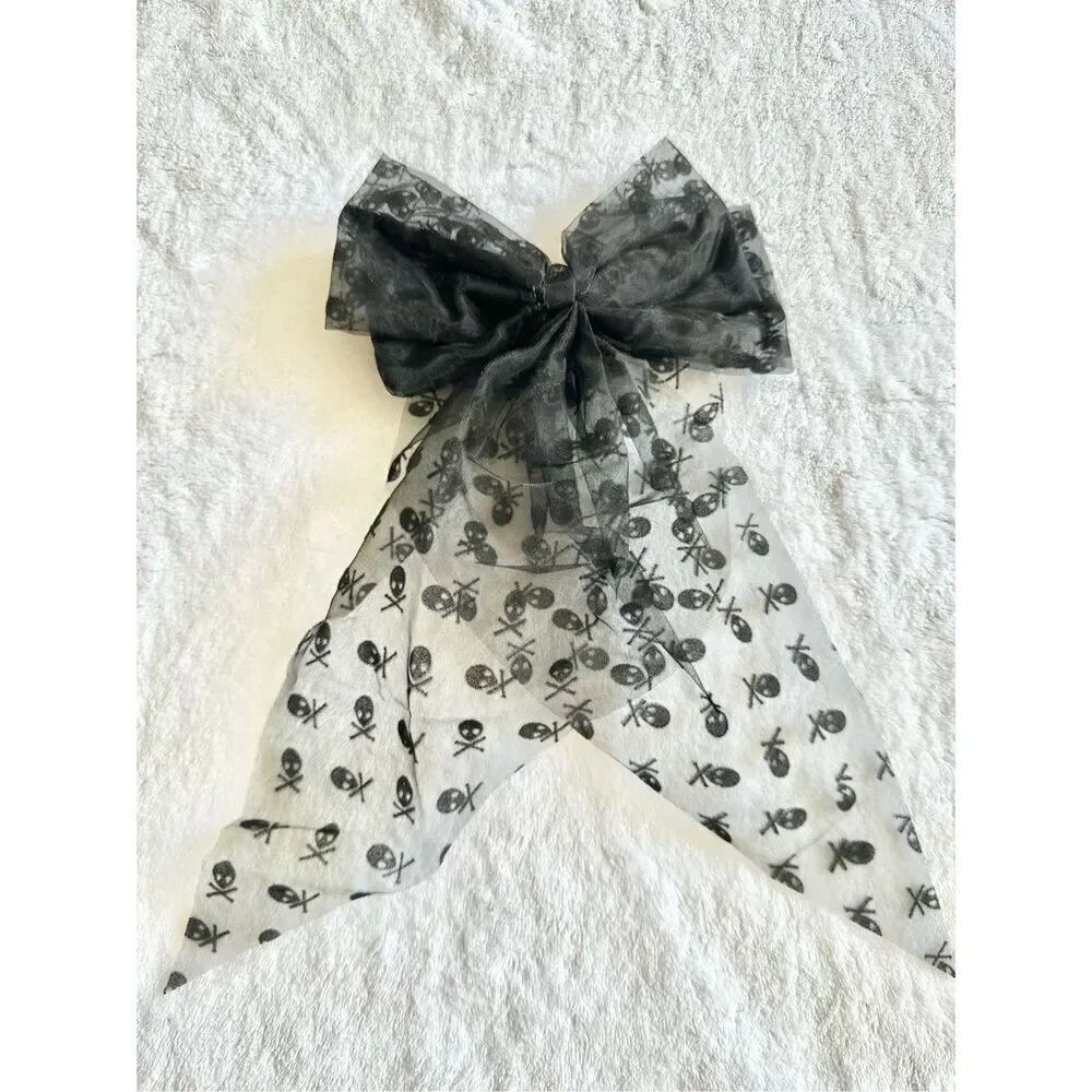 Black pirate skull with cross bones Halloween hair bow